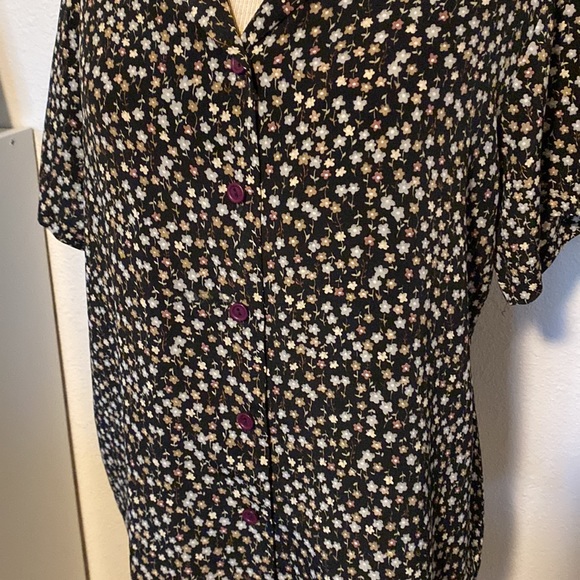 Vintage black floral button down top - Picture 2 of 6
